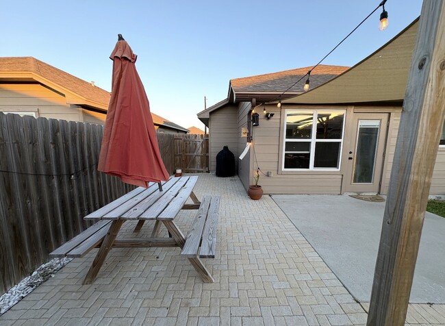 Building Photo - 7509 Loyd Neal Dr