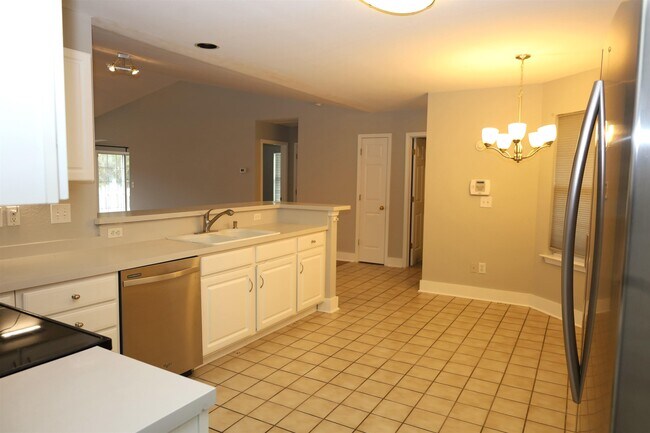 Building Photo - 698 Pepperbush Dr