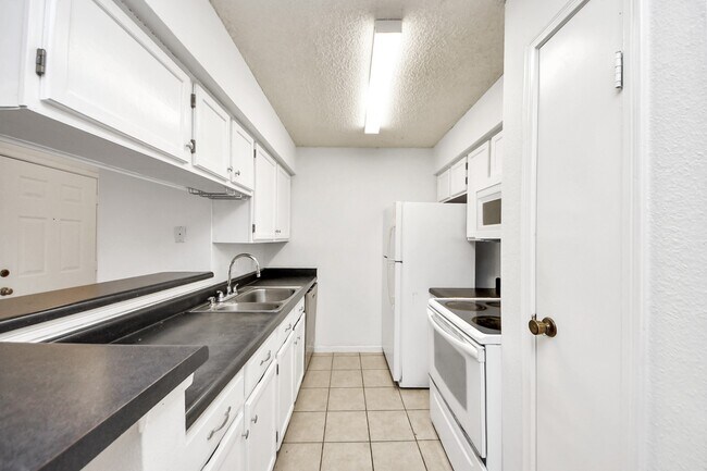 Building Photo - 2120 El Paseo St