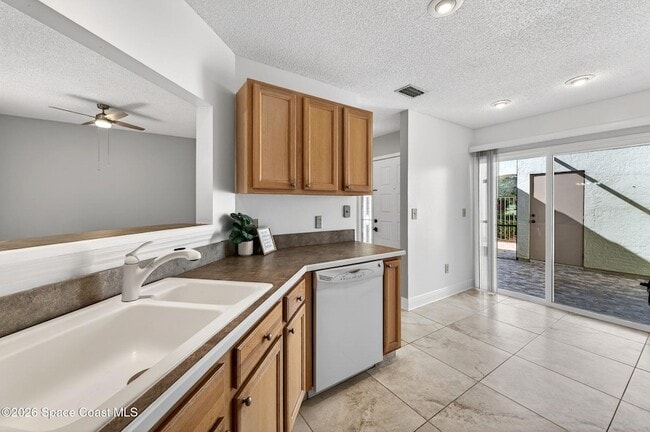 Building Photo - 737 Green Valley Ln