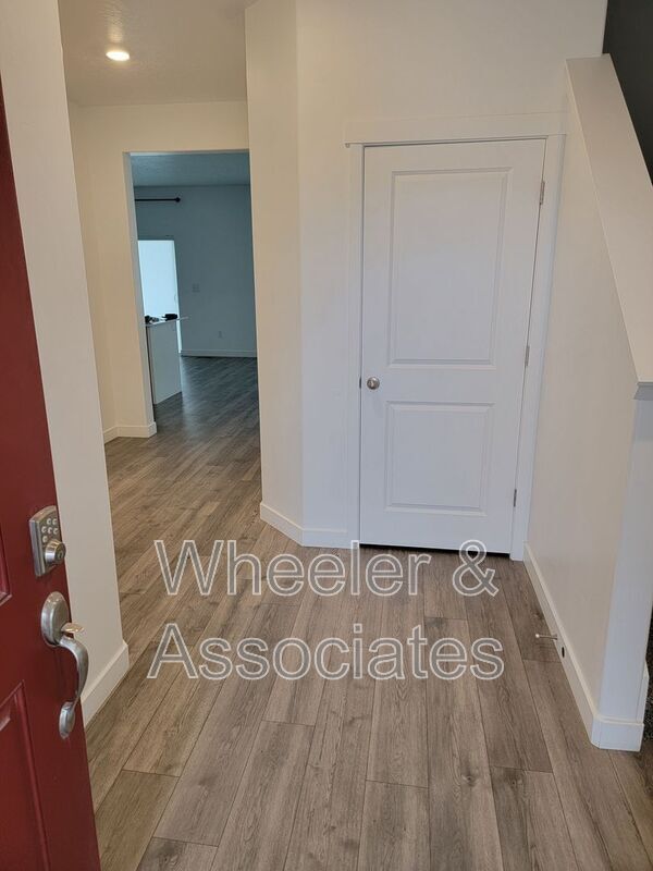 Building Photo - 3713 W Cold Pond Ave