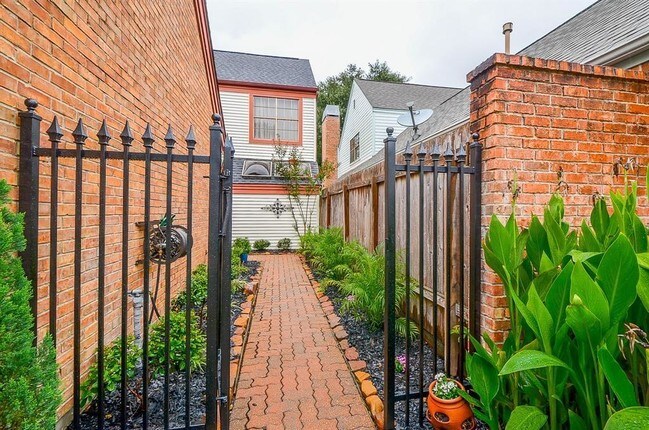 Primary Photo - 7635 Ameswood Rd