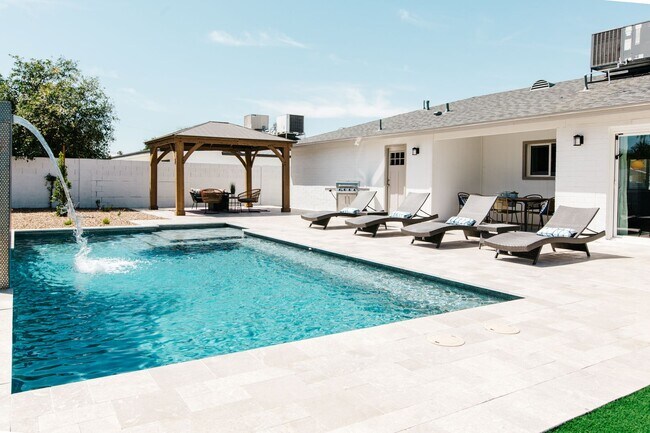 Building Photo - Spacious & beautiful home in Scottsdale wi...