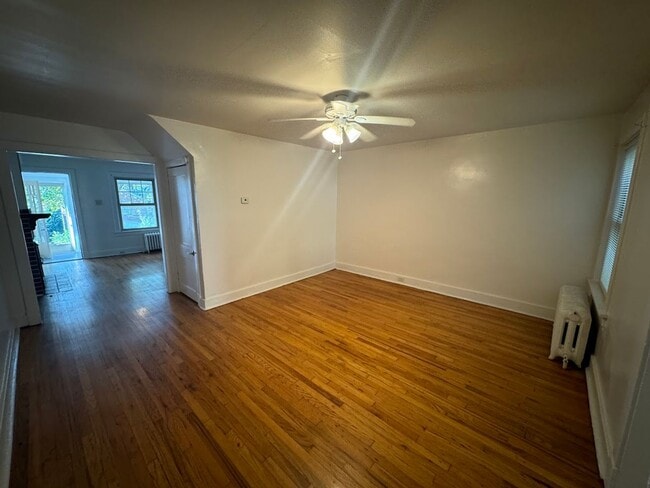 Building Photo - Updated Highland Park Townhome!