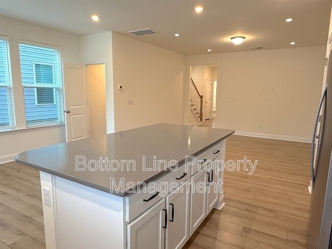Building Photo - 1552 Cedar Tree Dr