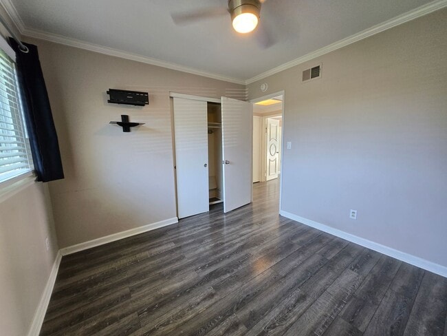 Building Photo - Spacious Northridge Family home near the N...