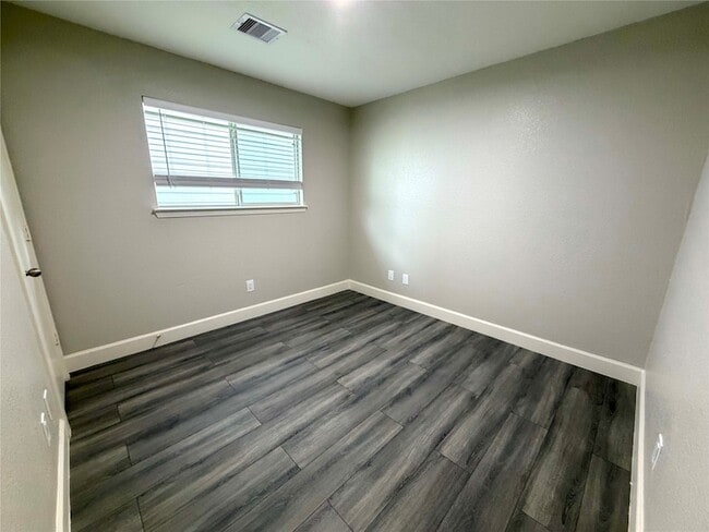 Building Photo - 10667 Cobblecreek Way