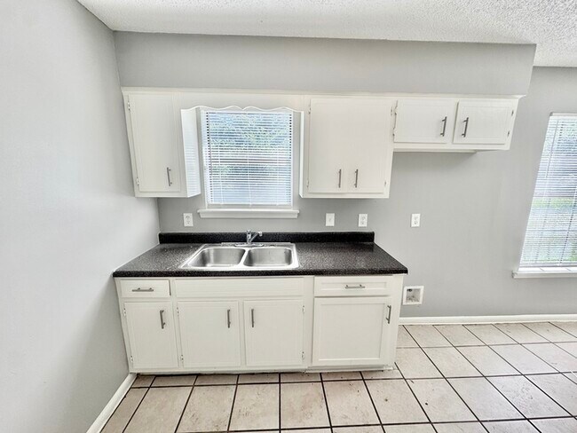 Building Photo - 5168 Corkwood Dr