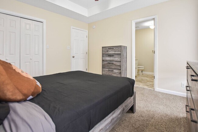 Building Photo - Pet Friendly Three Bedroom with Bonus!