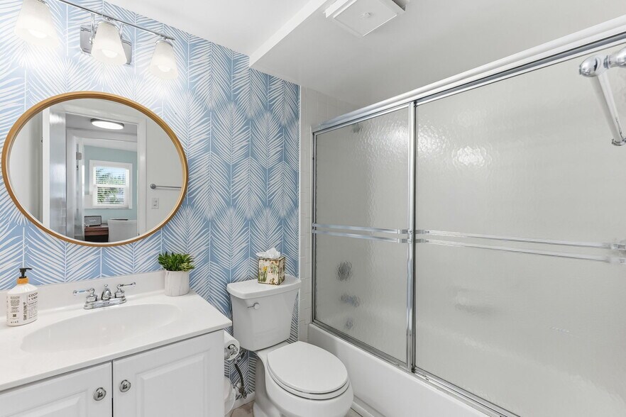 Building Photo - 300 Forest Lakes Blvd