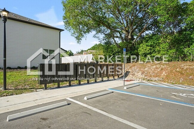 Building Photo - 11910 Sylvia St