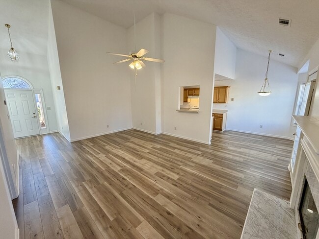 Building Photo - 204 Jessie Ct