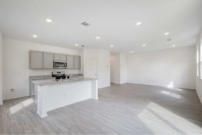 Building Photo - 4422 Chandler Rd