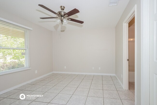 Building Photo - 1530 18th Ave SW