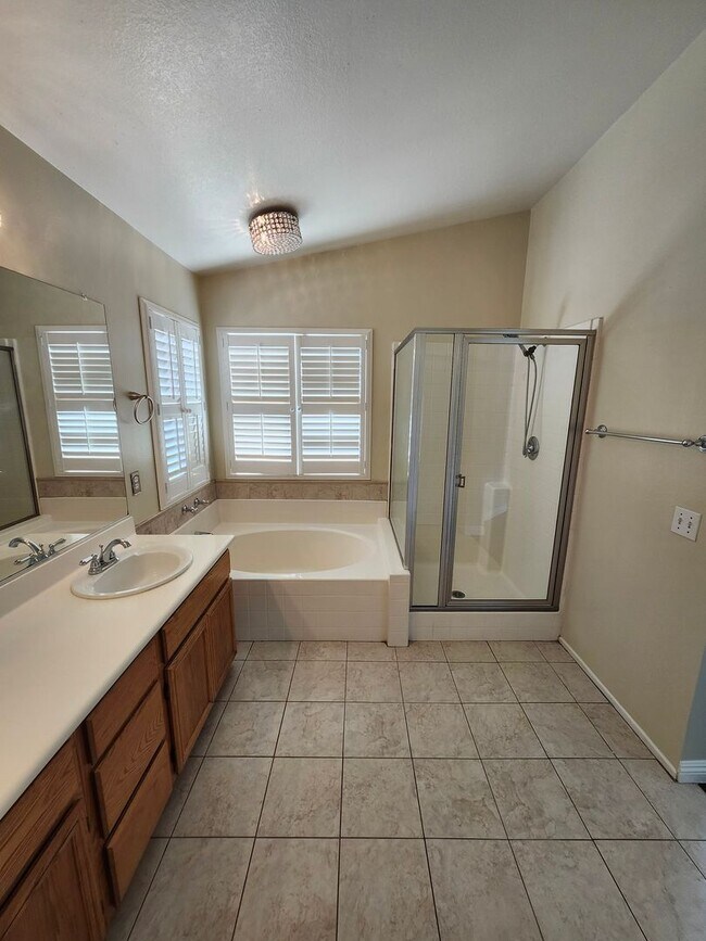 Building Photo - Beautiful two-story home located in the he...