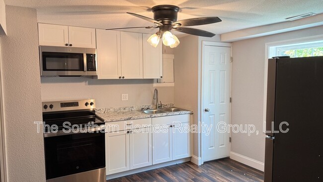 Building Photo - 2315 Clearwater Rd