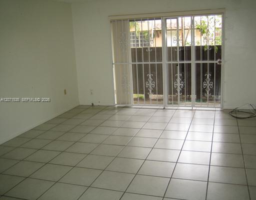 Building Photo - 10818 N Kendall Dr