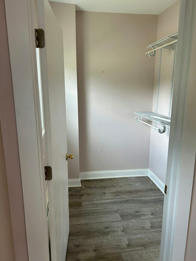 Building Photo - 325 Daggett Avenue, Unit 1