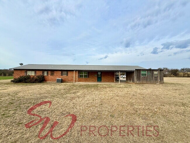 Building Photo - Well maintained 3 bedroom, 2 bathroom in the country