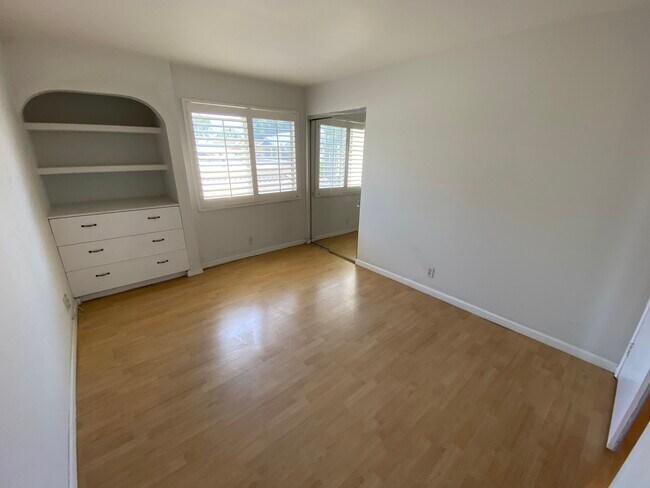 Building Photo - 353 N Colorado Pl