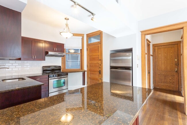 Building Photo - 3338 N Wolcott Ave