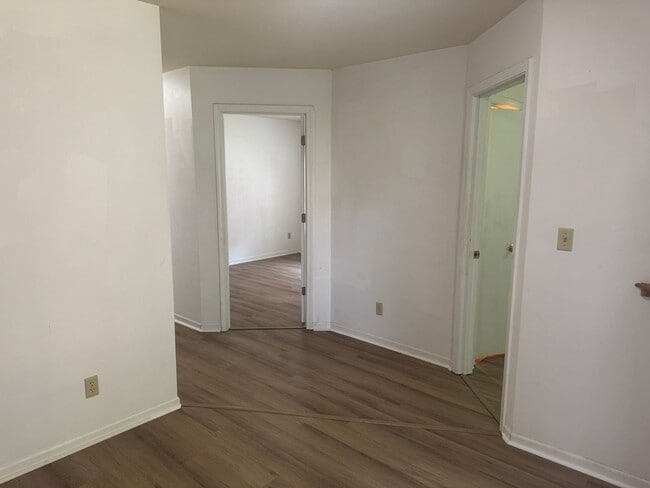 Building Photo - 508/510 N. Cherry St. Cameron, MO 64429