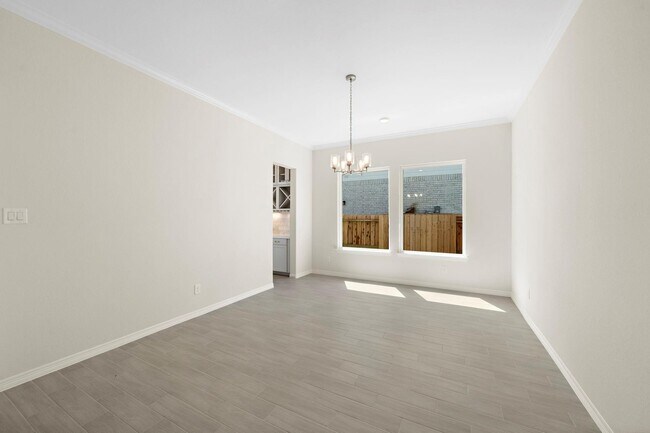 Building Photo - 9806 Oakwood Trl