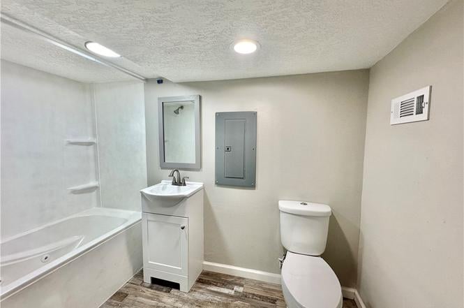 Building Photo - 2303 Maple St