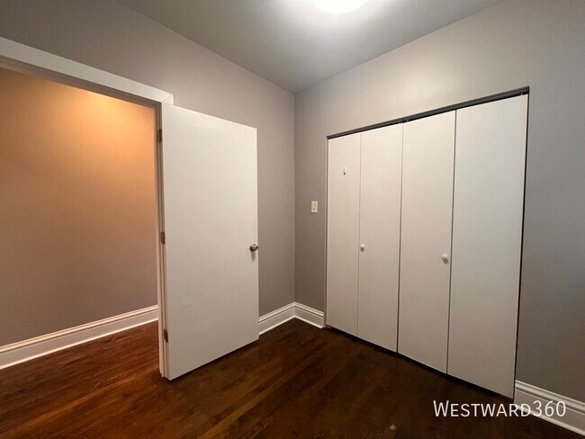 Building Photo - 5653 N Talman Ave