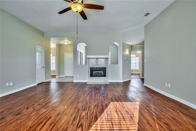 Building Photo - 4424 Maple Shade Ave