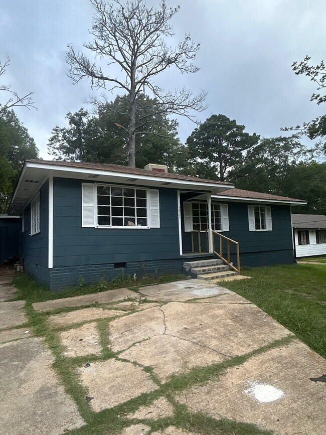 Primary Photo - 2517 Coronet Pl