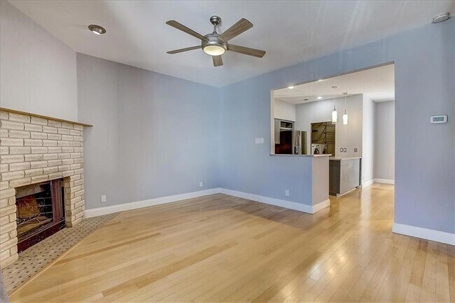 Building Photo - 1307 Kinney Ave