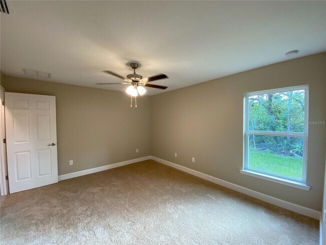 Building Photo - 3011 SW 140th Loop