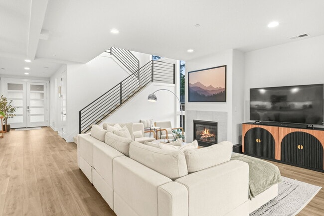 Building Photo - 5891 SW 67th Pl