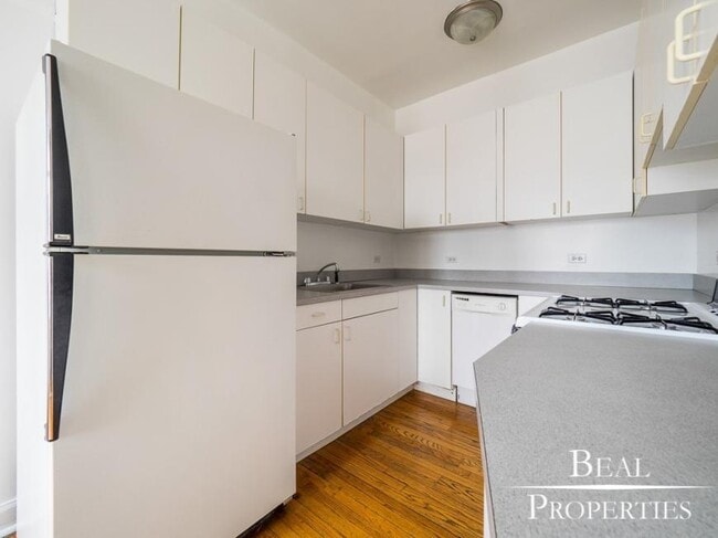 Building Photo - 1 bedroom in CHICAGO IL 60613