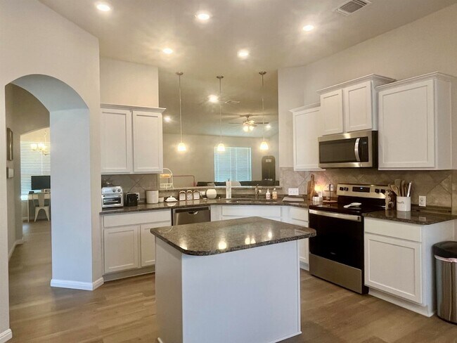 Building Photo - 1333 Spicewood Dr