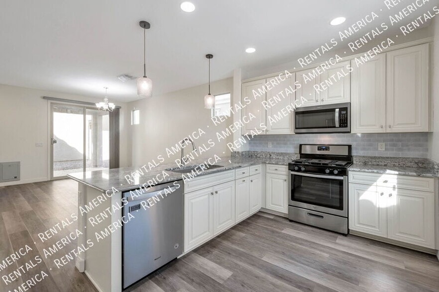 Building Photo - 1540 N Balboa