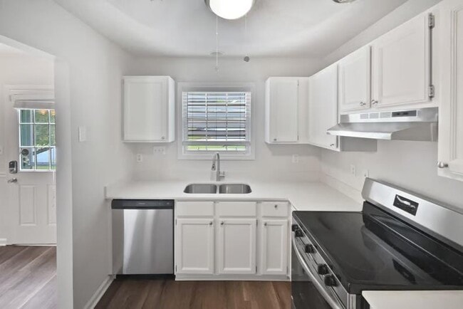 Building Photo - 6810 Ironwood Cir