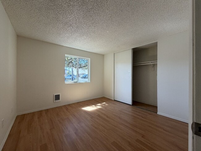 Building Photo - 5921 SE 83rd Ave