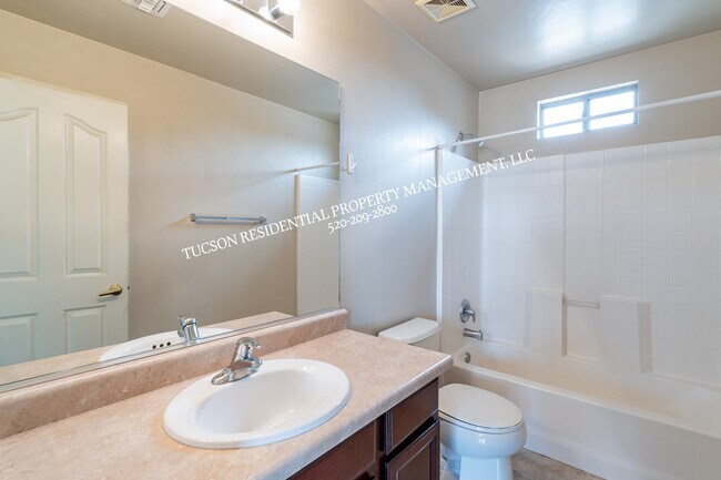 Building Photo - 4123 E Cameo Point Dr