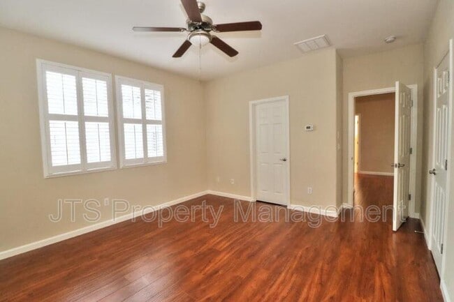 Building Photo - 217 Barnhill Dr