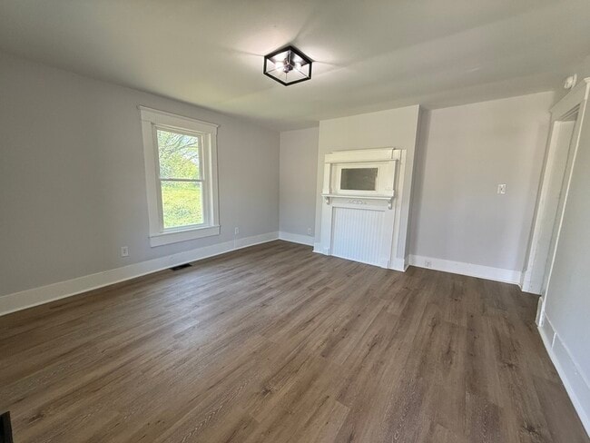 Building Photo - 1514 Jourolman Ave