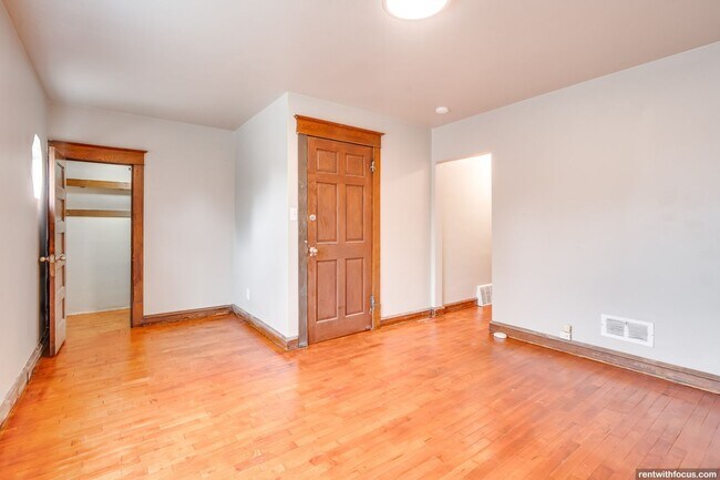 Building Photo - 714 S Memorial Dr