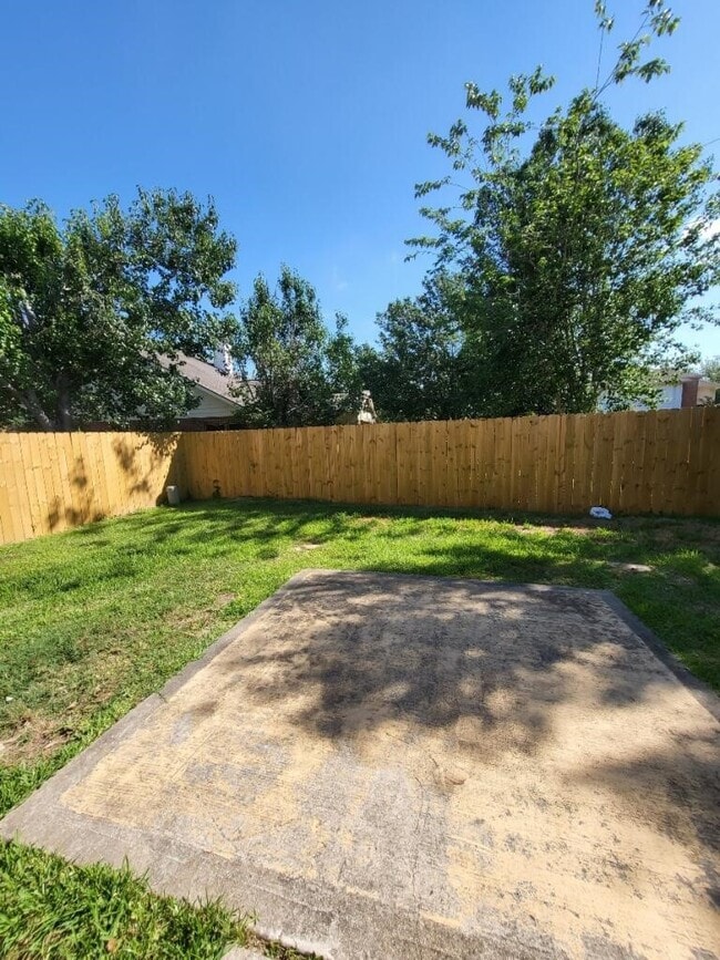 Building Photo - 20402 Westfield Pkwy Dr