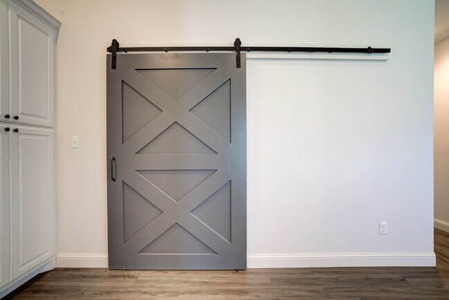 Building Photo - 1/2 off First Months! Rent Newer Cooper Me...
