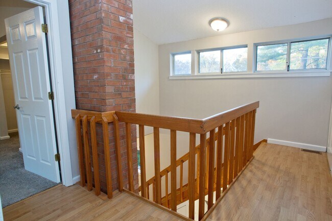 Building Photo - Stratton Forest Condo