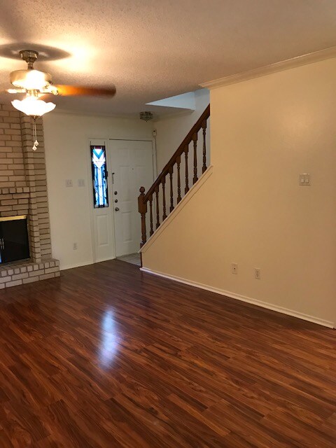 Building Photo - 8400 Jamestown Dr