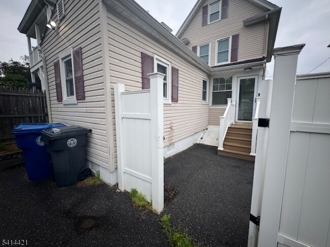 Building Photo - 389 South St