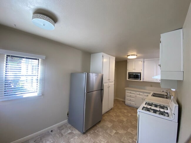 Building Photo - Cute House Less than 2 Blocks to Morley Fi...