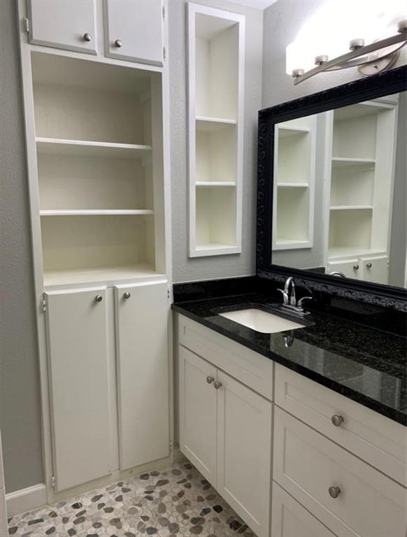 Building Photo - 10301 Briar Forest Dr